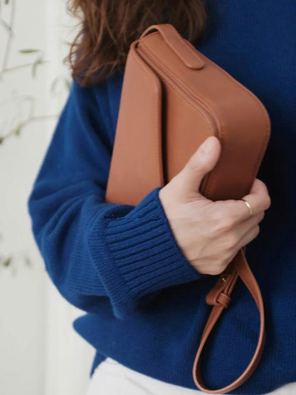 LOOSE KNITING BLUE SWEATER