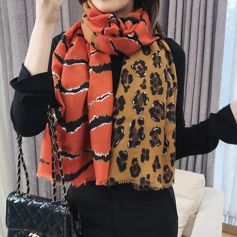 Beautiful Silver Pressed Design Casual Scarf