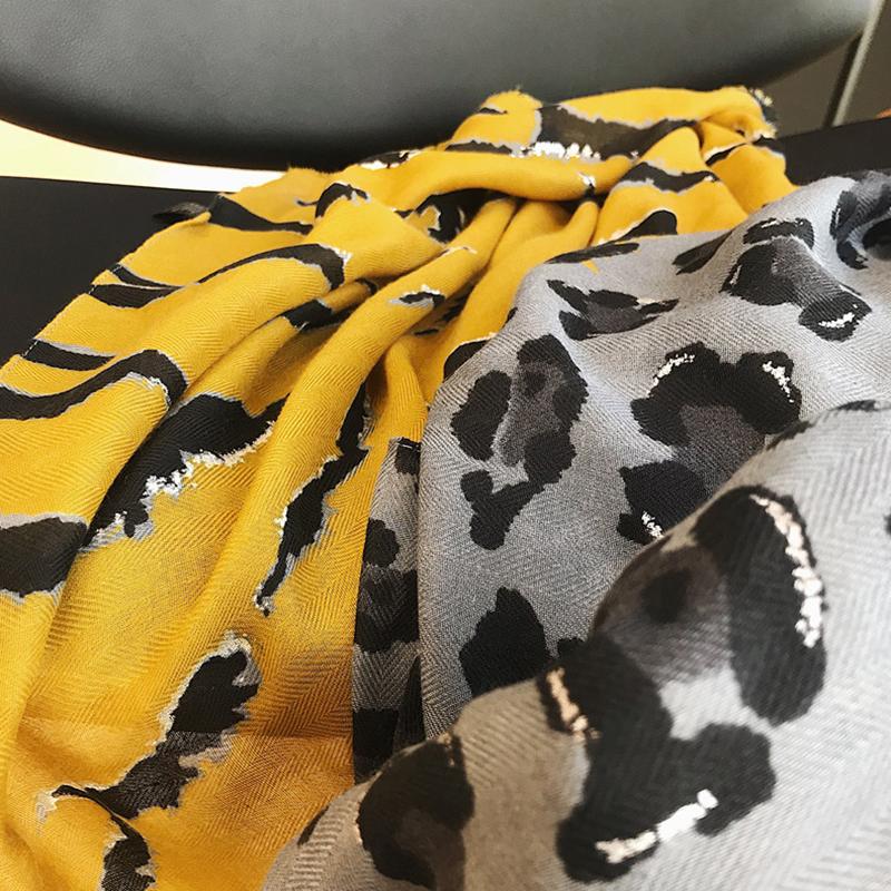 Beautiful Silver Pressed Design Casual Scarf