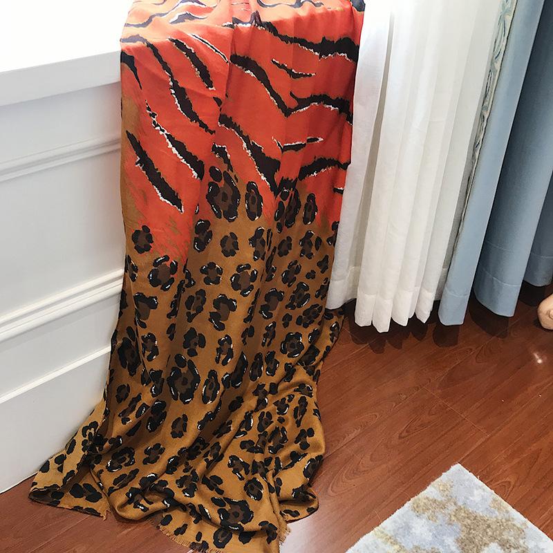 Beautiful Silver Pressed Design Casual Scarf