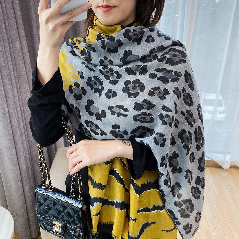 Beautiful Silver Pressed Design Casual Scarf