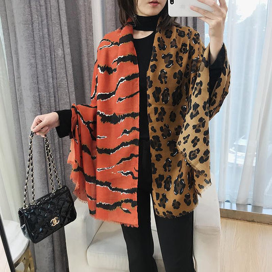 Beautiful Silver Pressed Design Casual Scarf