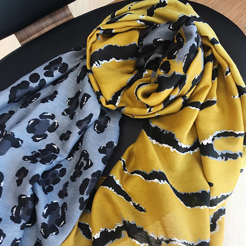 Beautiful Silver Pressed Design Casual Scarf