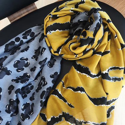 Beautiful Silver Pressed Design Casual Scarf