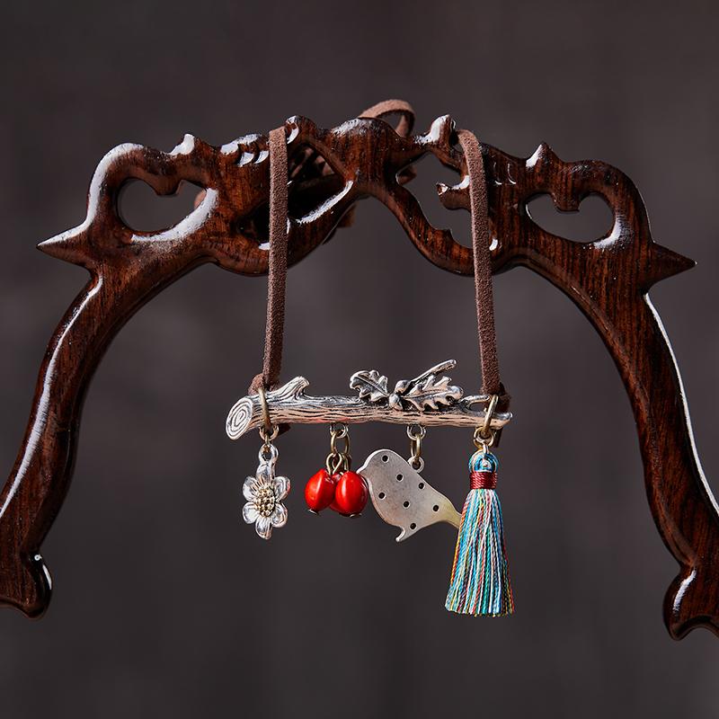 Female Animal And Tassel Necklace