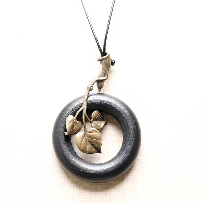 Retro Vintage Wooden Circle Pendant Ethnic Necklace For Women