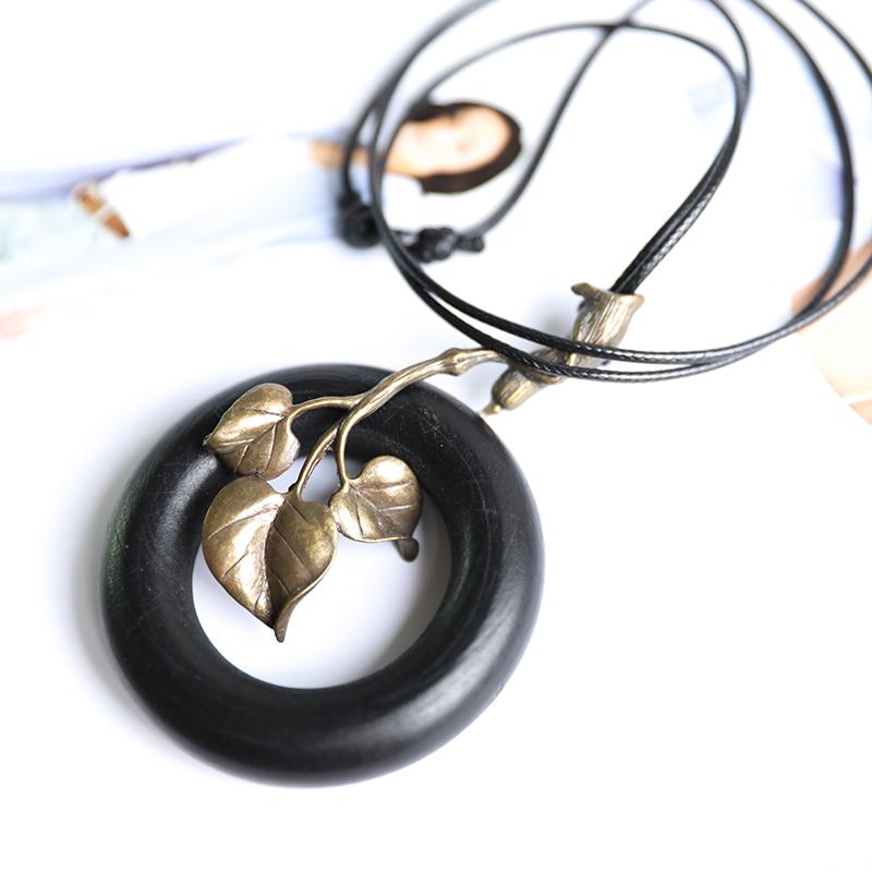 Retro Vintage Wooden Circle Pendant Ethnic Necklace For Women