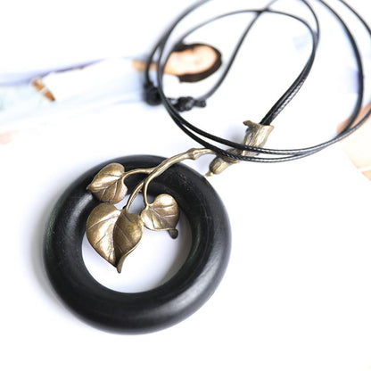 Retro Vintage Wooden Circle Pendant Ethnic Necklace For Women