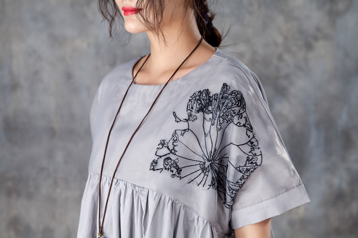 Loose Short Sleeve Round Neck Black Pleated Dress