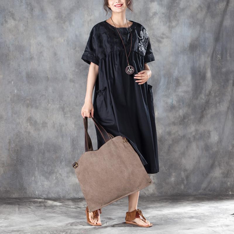 Loose Short Sleeve Round Neck Black Pleated Dress