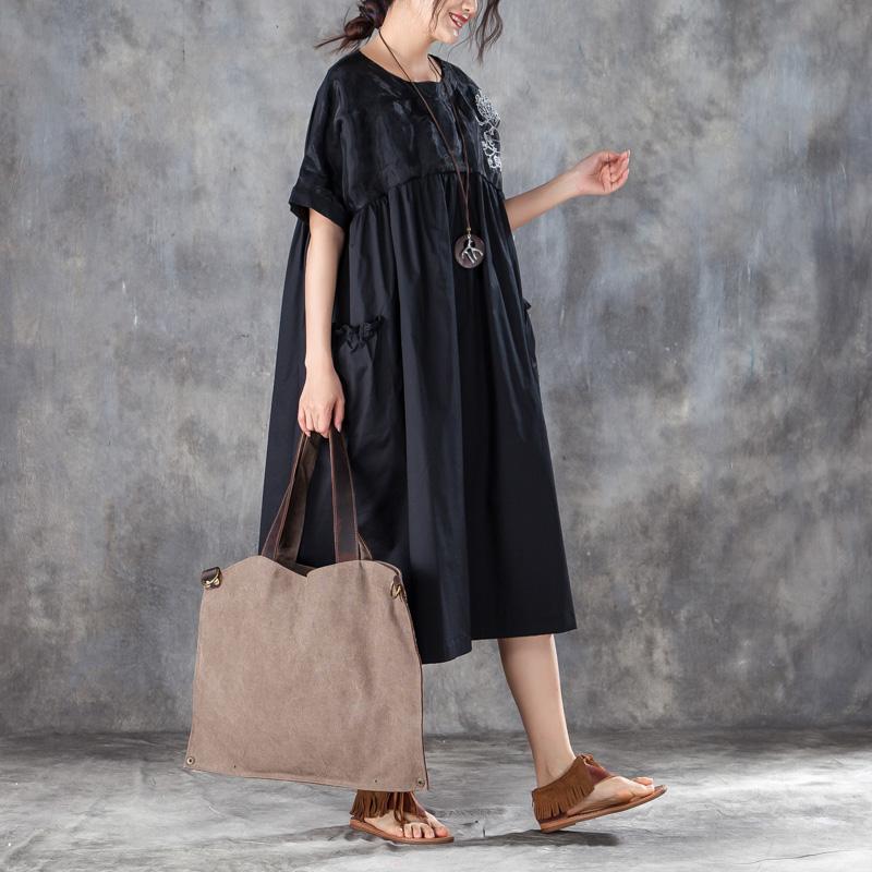 Loose Short Sleeve Round Neck Black Pleated Dress
