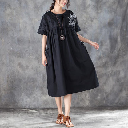 Loose Short Sleeve Round Neck Black Pleated Dress