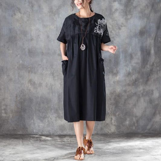 Loose Short Sleeve Round Neck Black Pleated Dress