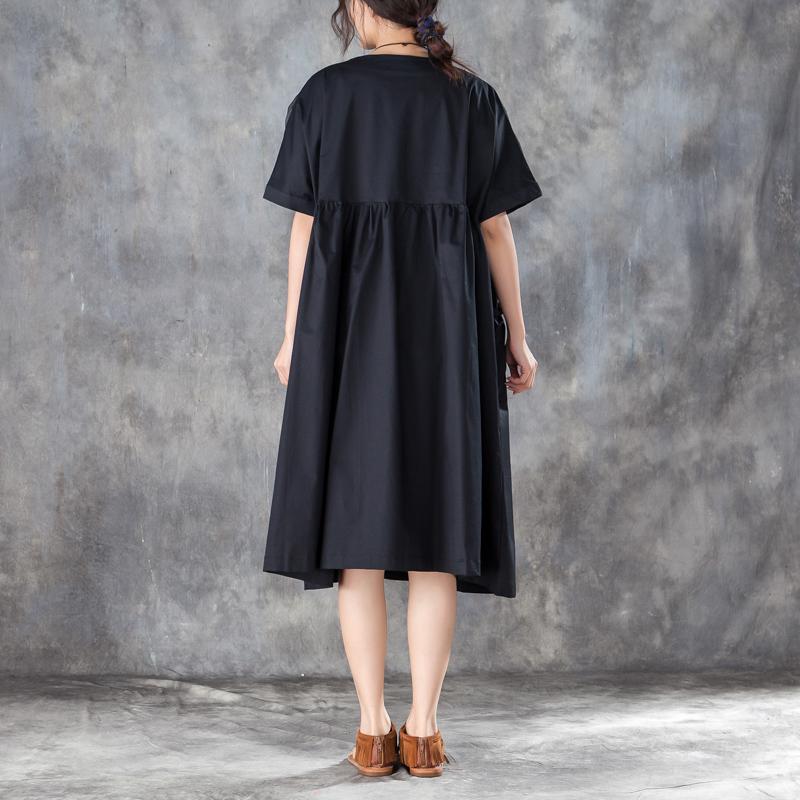 Loose Short Sleeve Round Neck Black Pleated Dress