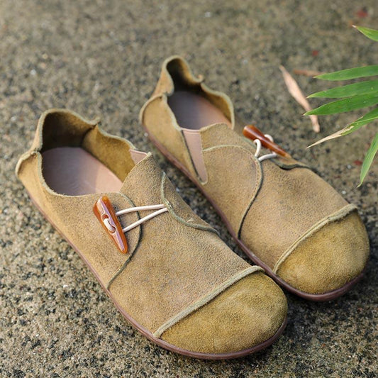 Retro Women Horn Button Handmade Leather Shoes Green