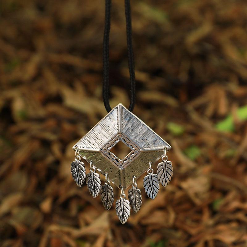 Rope Chain Square Metal Seven Leaves Pendant Necklace