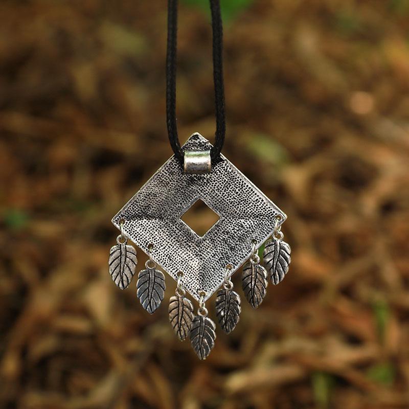 Rope Chain Square Metal Seven Leaves Pendant Necklace