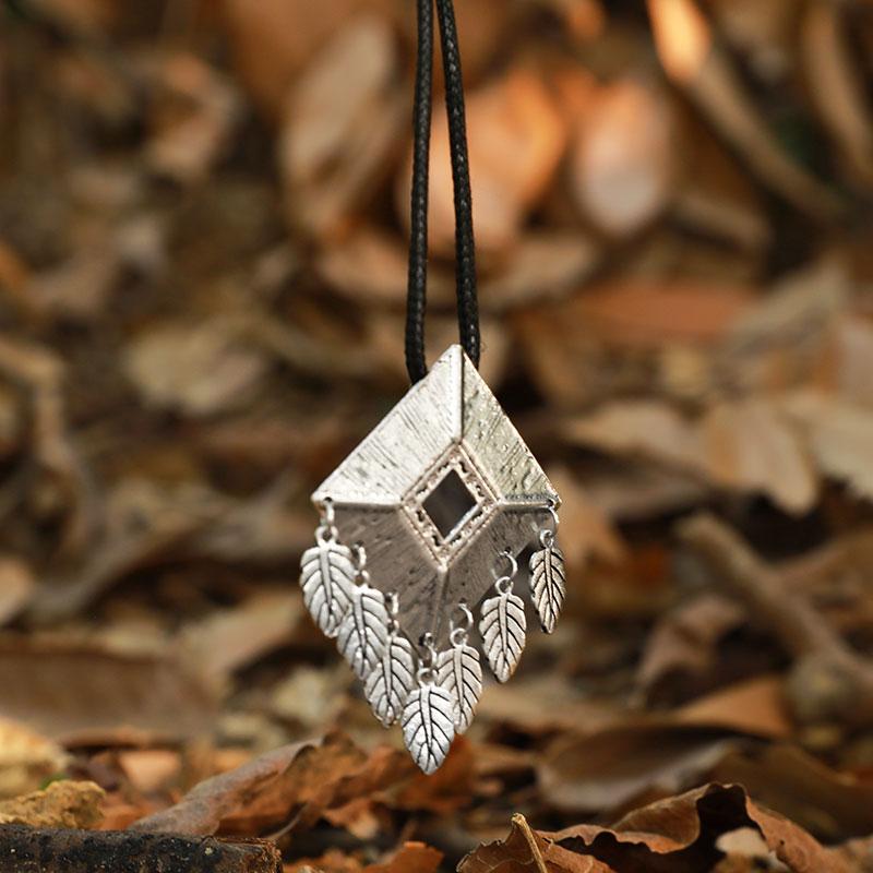 Rope Chain Square Metal Seven Leaves Pendant Necklace