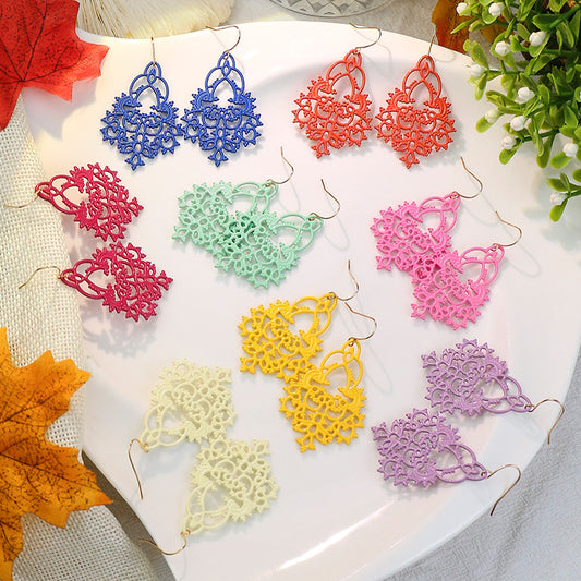Multi-color leaf-shaped hollow earrings