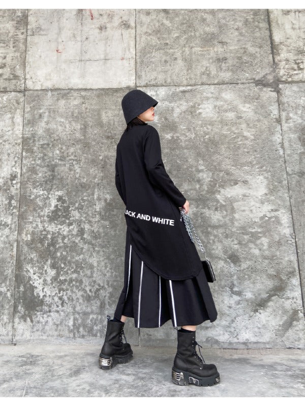 Loose Cropped Asymmetric Letter Printed T-Shirt