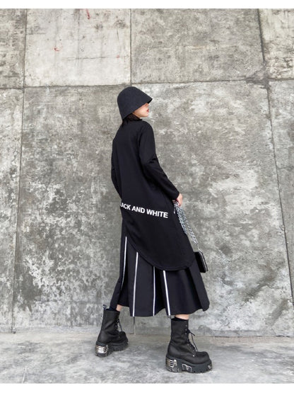 Loose Cropped Asymmetric Letter Printed T-Shirt