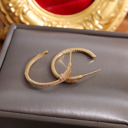 C-shaped fashion earrings