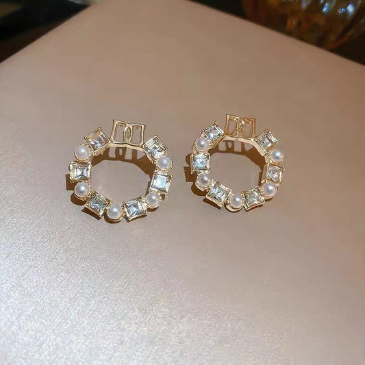 Classic pearl lettering geometric micro-set earrings