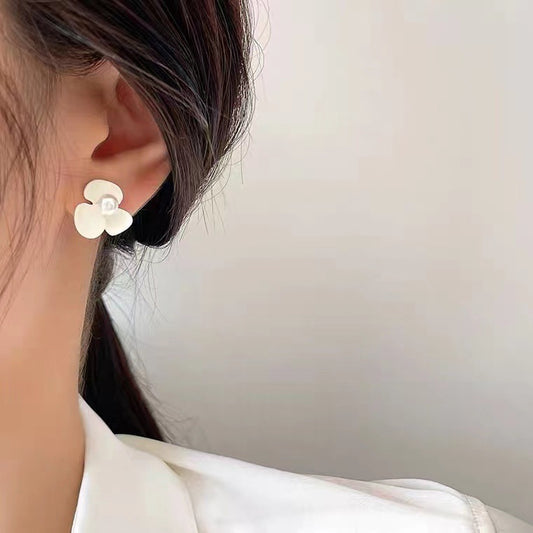 S925 Silver Needle Vintage White Flower Pearl Earrings