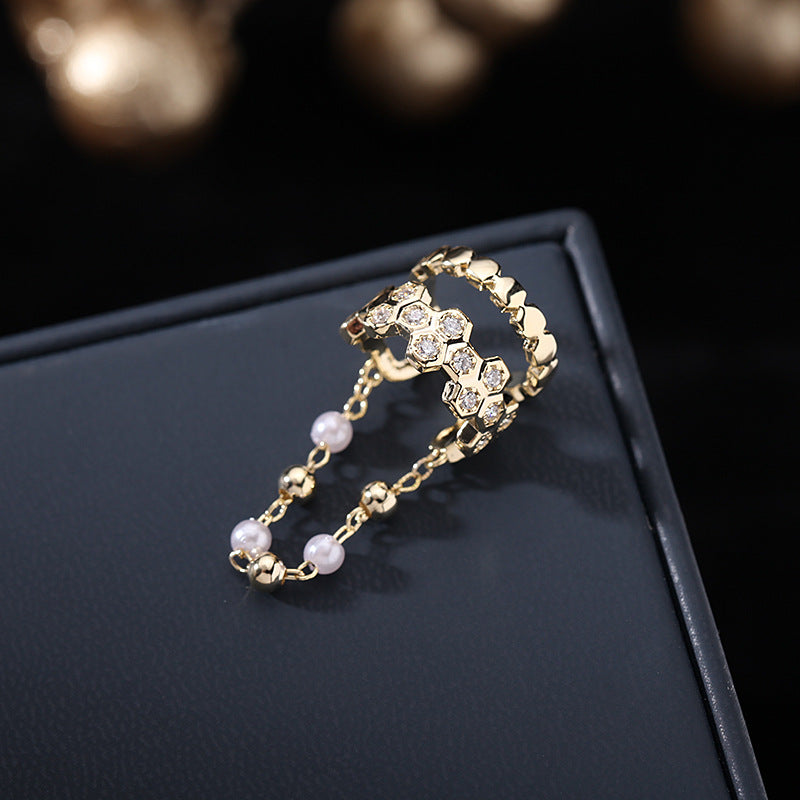 Geometric diamond simple earrings