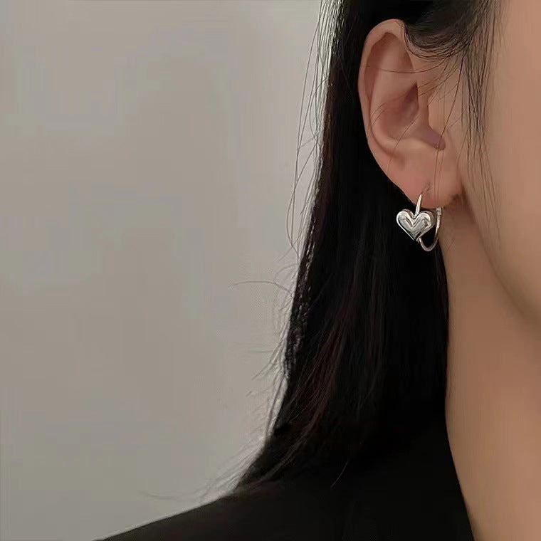 Three-dimensional heart-shaped love earrings