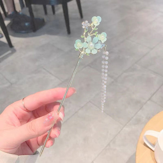 Fringed flower hairpin