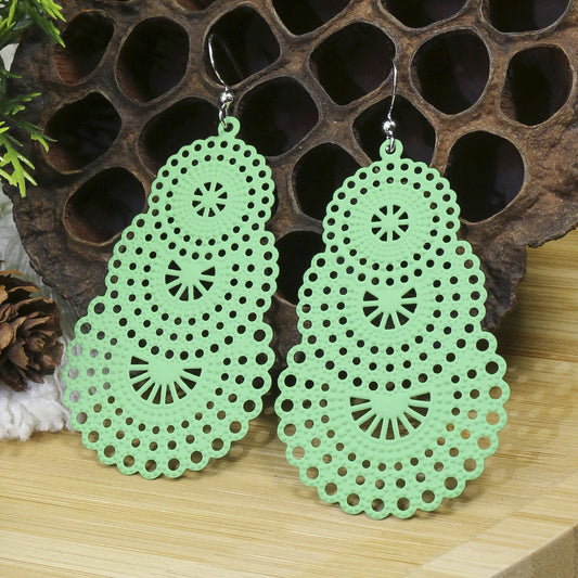 Geometric round flowers with openwork metal earrings