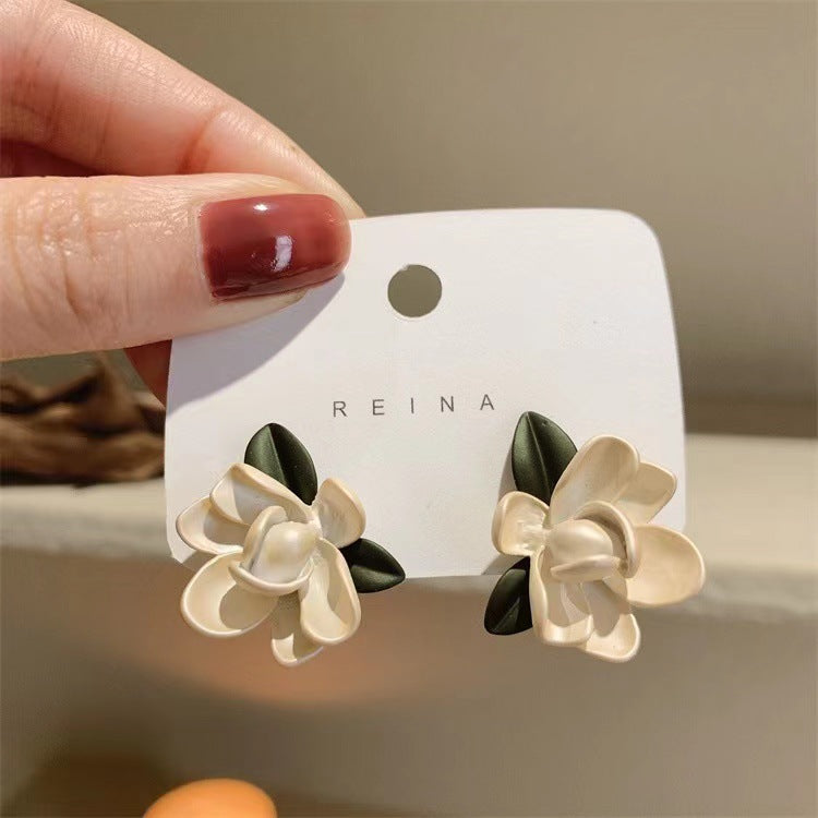 Gardenia baroque vintage earrings