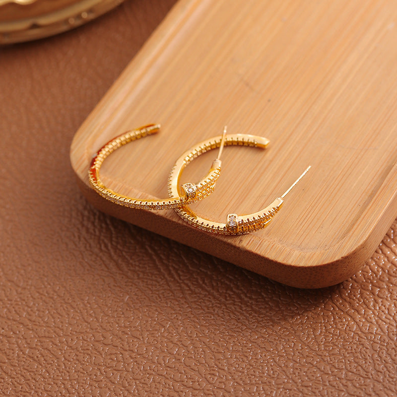 C-shaped fashion earrings