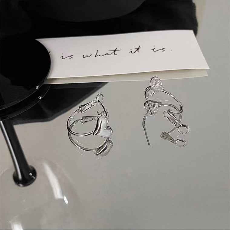 Three-dimensional heart-shaped love earrings