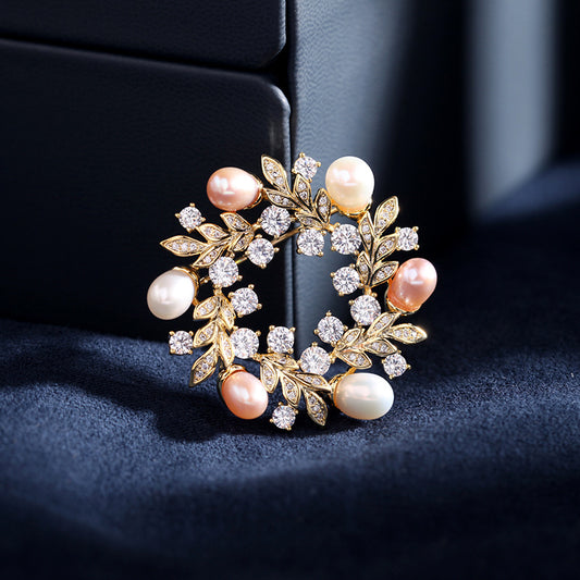 Pinctada brooch