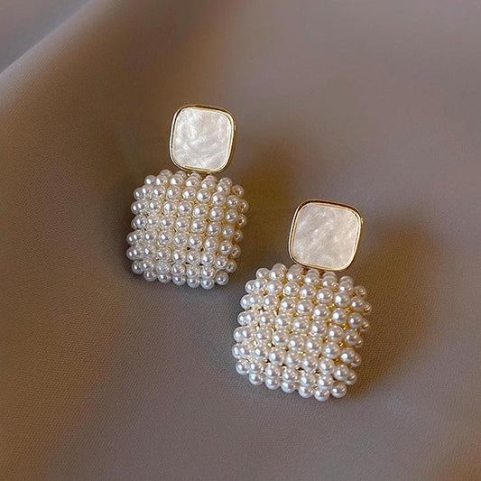 Simple and fashionable pearl square earrings