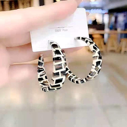 Leopard C-shaped silver needle earrings