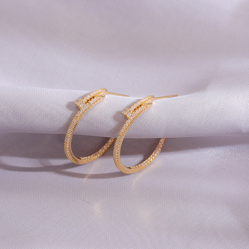 C-shaped fashion earrings