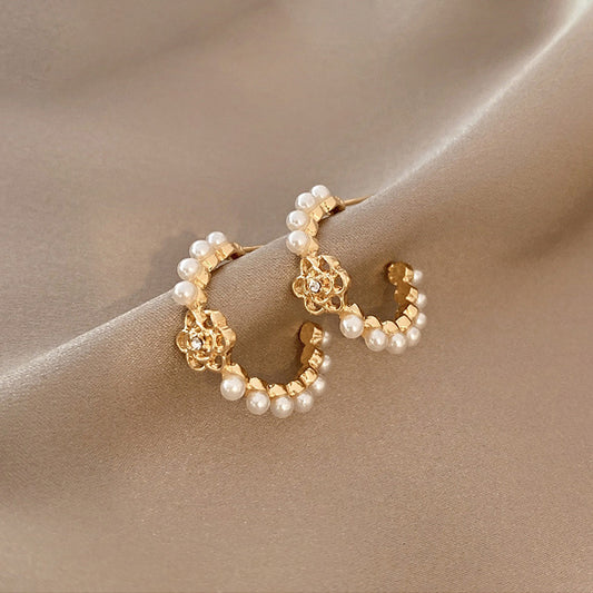 Floral pearl vintage fashion C-shaped earrings