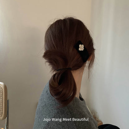 Camellia Pearls Hair Clips