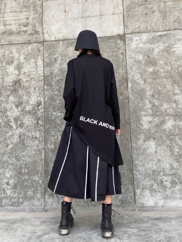 Loose Cropped Asymmetric Letter Printed T-Shirt