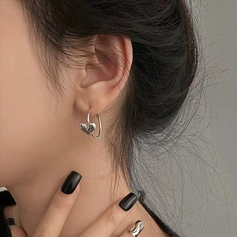 Three-dimensional heart-shaped love earrings