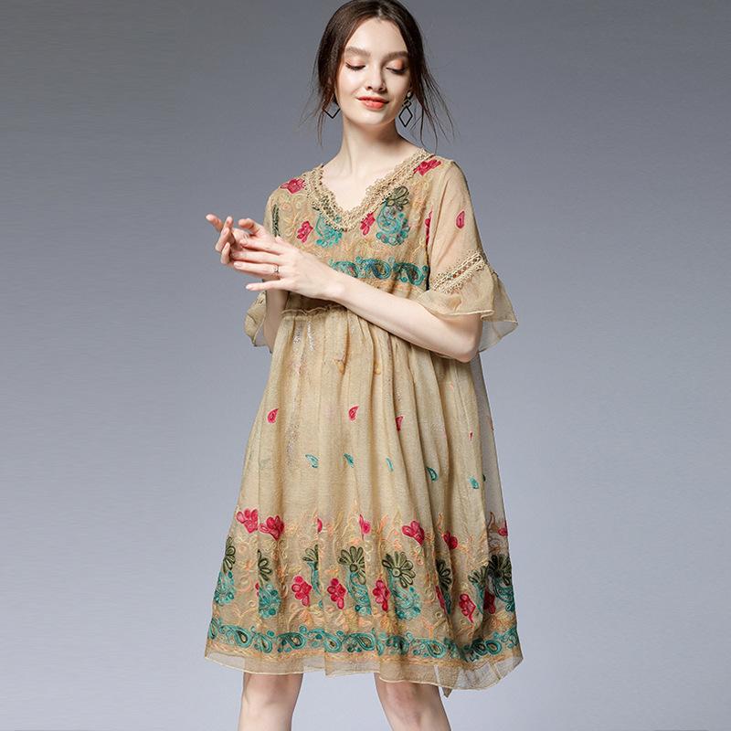 Plus Size Floral Embroidery Flare Sleeve Dress