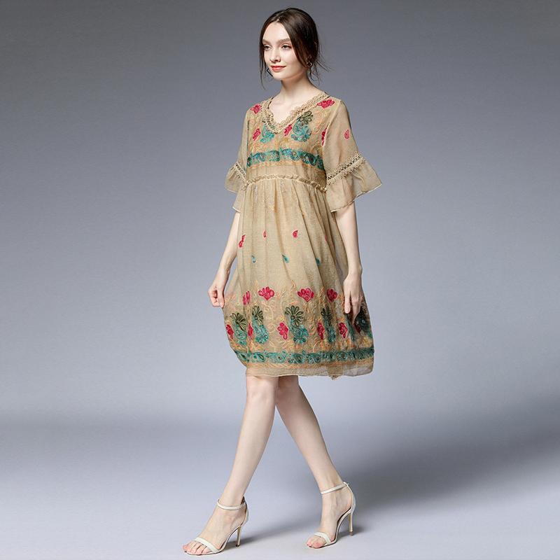Plus Size Floral Embroidery Flare Sleeve Dress