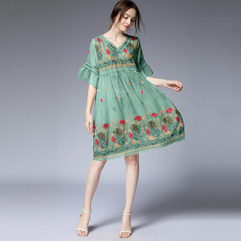 Plus Size Floral Embroidery Flare Sleeve Dress