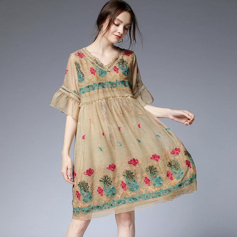 Plus Size Floral Embroidery Flare Sleeve Dress