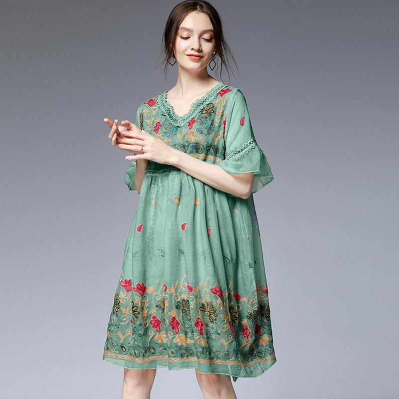 Plus Size Floral Embroidery Flare Sleeve Dress