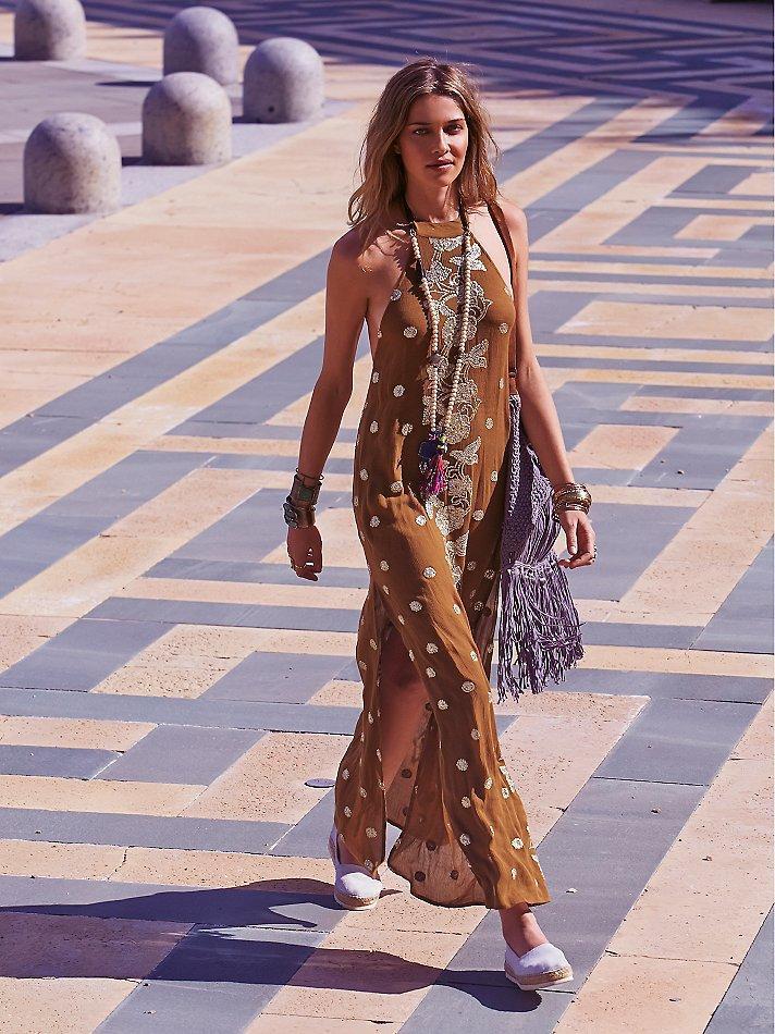 Emboridery Split-side Halterneck Backless Maxi Dress