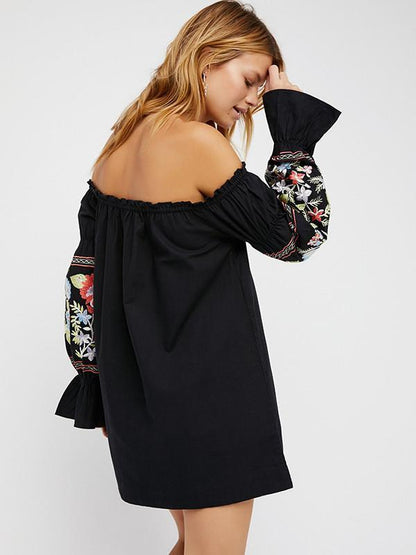 Short Dress in Three Colors with Floral Ornament
